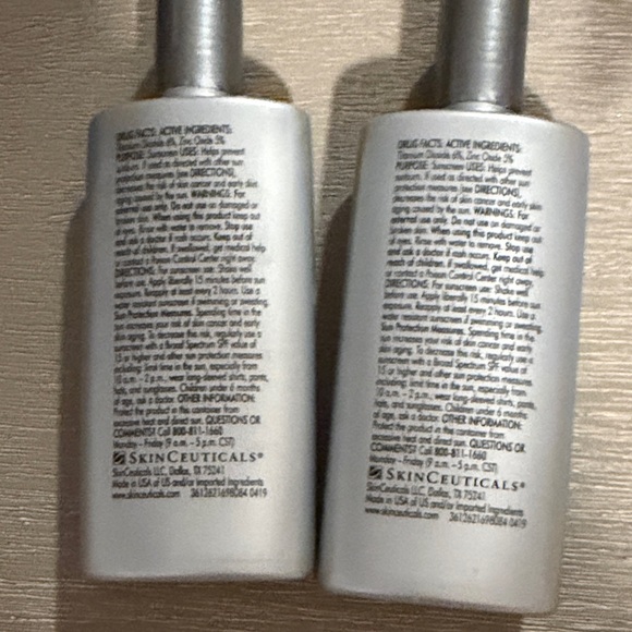 SkinCeuticals UV Defense Sunscreen SPF 50 - Silver and Blue - Picture 3 of 4